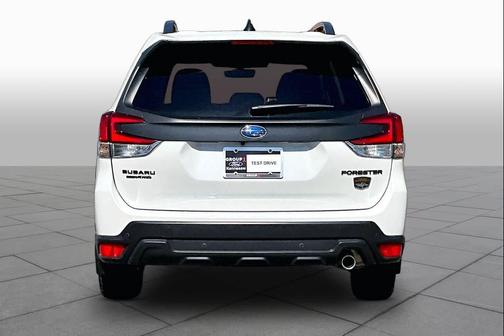 Crystal White Pearl 2024 Subaru Forester Wilderness