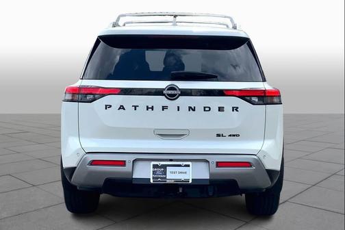 2023 Nissan Pathfinder SL 4WD