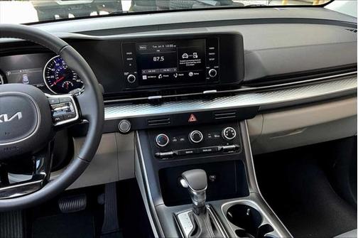 2023 Kia Carnival LX