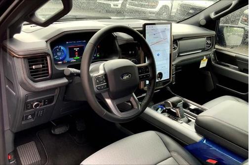 2025 Ford F-150 Lightning LARIAT