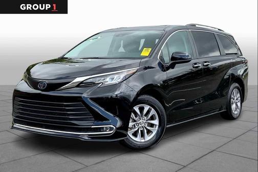 2023 Toyota Sienna XLE 8 Passenger