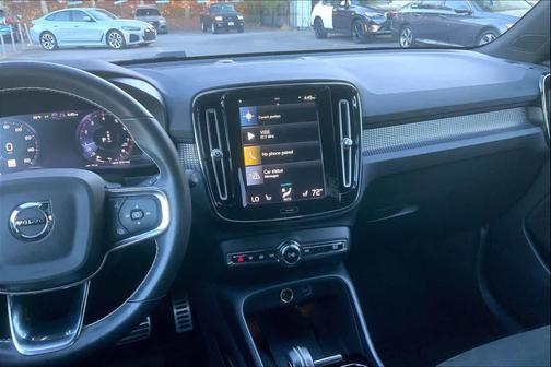 2021 Volvo XC40 T5 R-Design