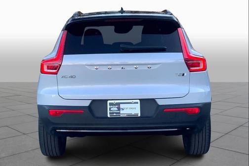 2021 Volvo XC40 T5 R-Design