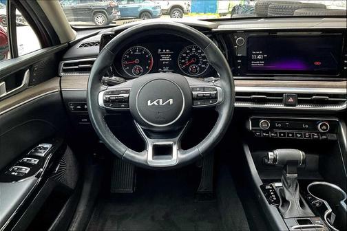 2022 Kia K5 EX