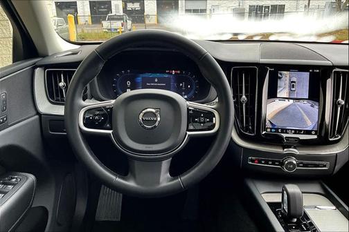 2025 Volvo XC60 B5 Plus