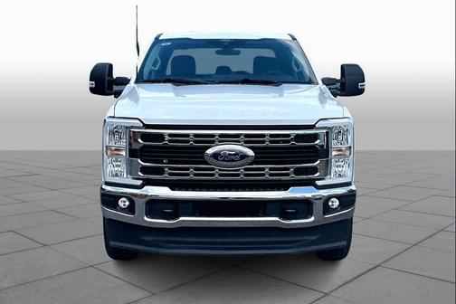 Oxford White 2025 Ford F-250 XLT