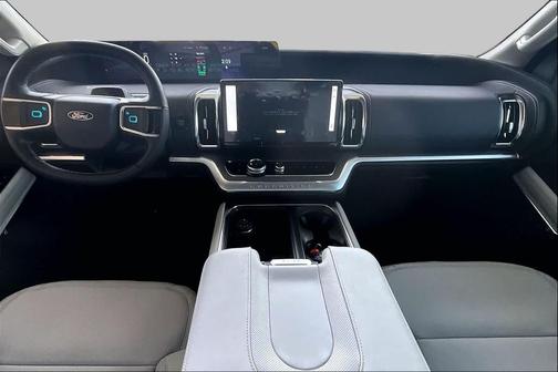 Star White Metallic Tri-Coat 2026 Ford Expedition Max Platinum