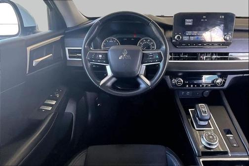 White Diamond 2022 Mitsubishi Outlander SE