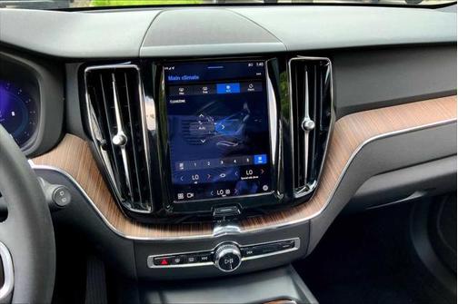 2022 Volvo XC60 B5 Momentum