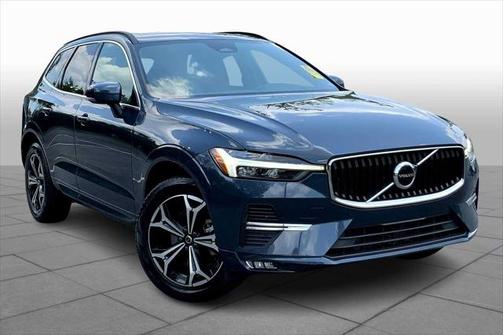 2022 Volvo XC60 B5 Momentum