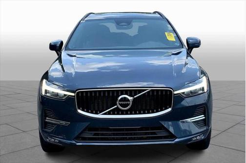 2022 Volvo XC60 B5 Momentum