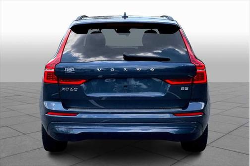 2022 Volvo XC60 B5 Momentum