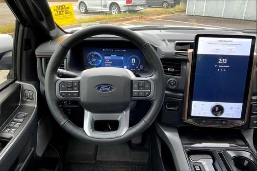 2024 Ford F-150 Lightning LARIAT