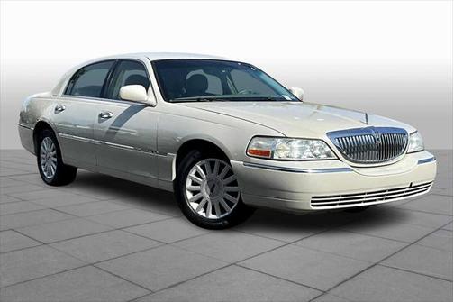 2005 Lincoln Town Car Signature