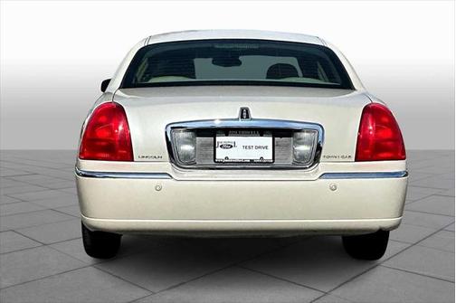 2005 Lincoln Town Car Signature