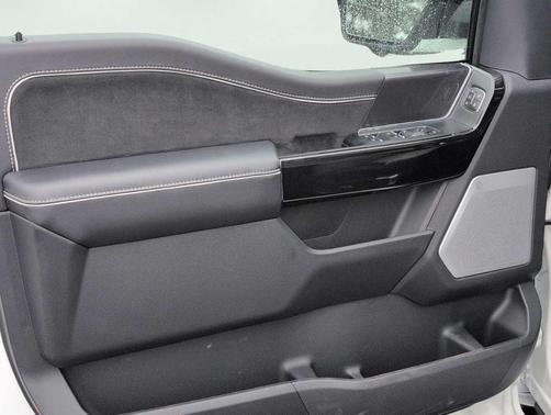 2025 Ford F-150 Lightning Platinum