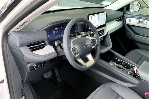 Star White Metallic Tri-Coat 2026 Ford Explorer Active