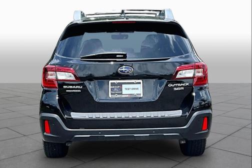 Crystal Black Silica 2018 Subaru Outback 3.6R Limited