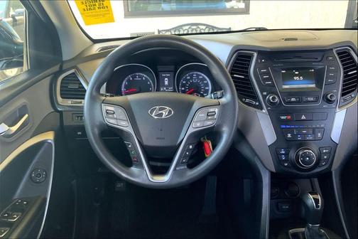 2016 Hyundai SANTA FE SE