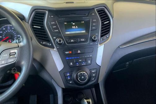 2016 Hyundai SANTA FE SE