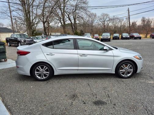 2017 Hyundai ELANTRA SE Value Edition