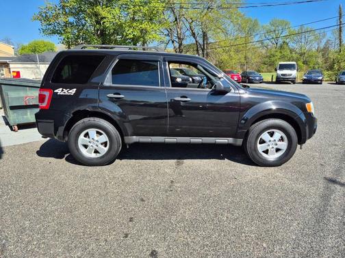 Tuxedo Black Metallic 2011 Ford Escape XLT