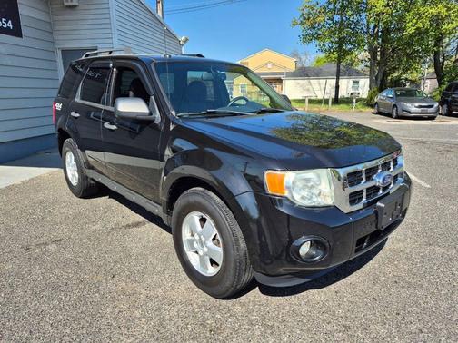 Tuxedo Black Metallic 2011 Ford Escape XLT