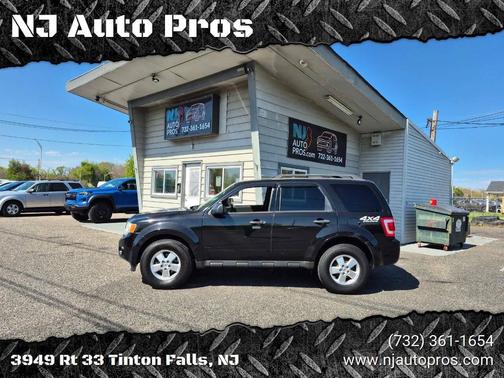 Tuxedo Black Metallic 2011 Ford Escape XLT