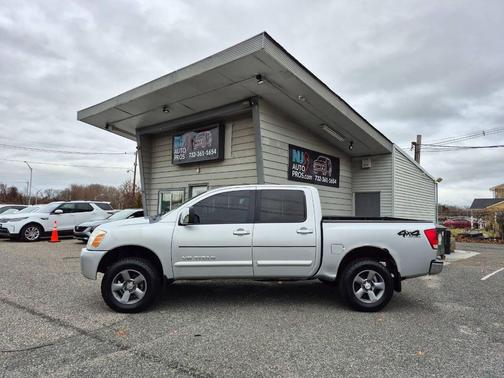 2005 Nissan Titan SE Crew Cab