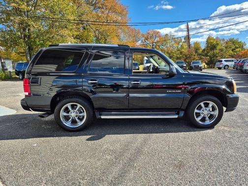2004 Cadillac Escalade Base