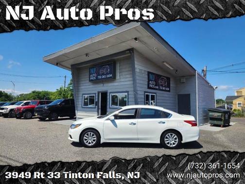 White 2017 Nissan Altima 2.5 SV