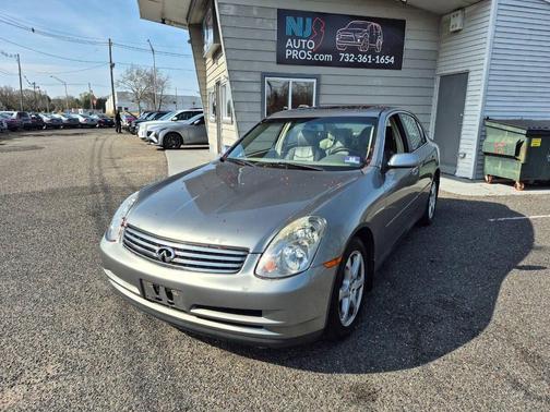 2004 INFINITI G35x Base