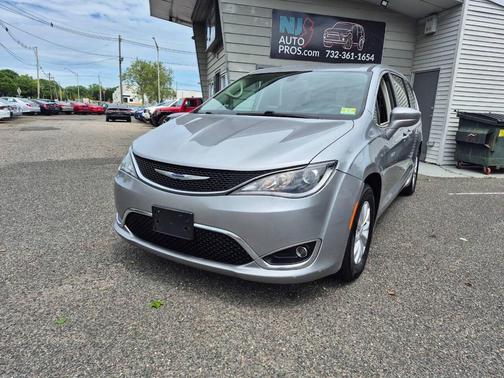 Billet Silver Metallic Clearcoat 2019 Chrysler Pacifica Touring Plus