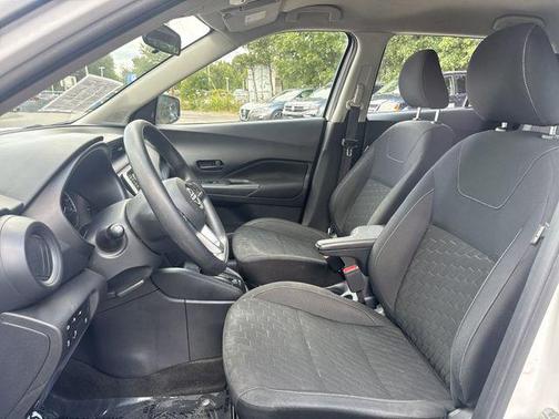 2022 Nissan Kicks S