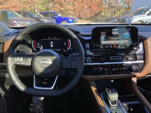 2024 Nissan Pathfinder Platinum 4WD