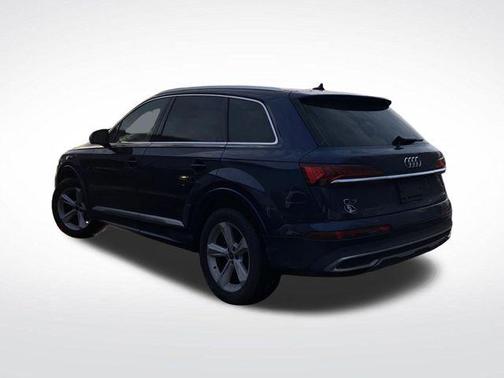 2023 Audi Q7 45 Premium Plus