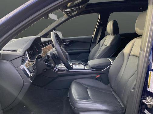2023 Audi Q7 45 Premium Plus