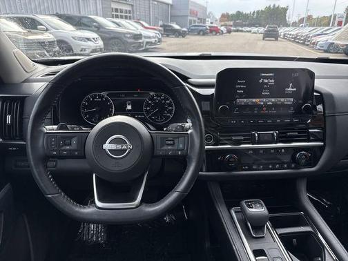 2024 Nissan Pathfinder SL 4WD