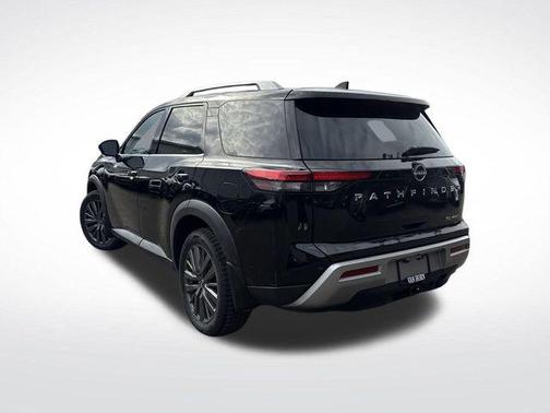 2024 Nissan Pathfinder SL 4WD