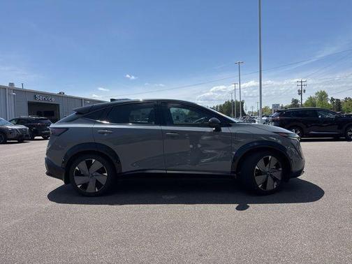 Boulder Gray Pearl/Black Diamond Pearl 2023 Nissan ARIYA PLATINUM+