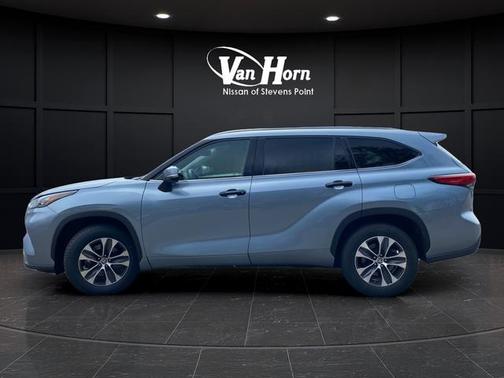 Moon Dust 2020 Toyota Highlander XLE