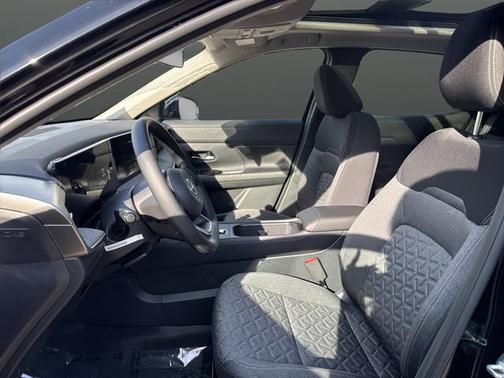 Super Black 2026 Nissan Kicks SV