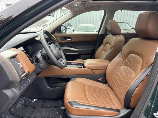 2023 Nissan Pathfinder Platinum 4WD