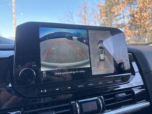 2025 Nissan Pathfinder SL 4WD