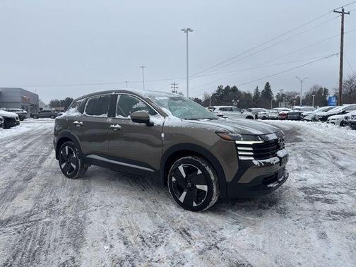 2025 Nissan Kicks SR