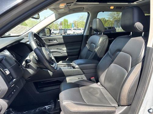 2022 Nissan Pathfinder SL 4WD