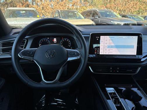 2024 Volkswagen Atlas Cross Sport 2.0T SE w/Technology 4MOTION