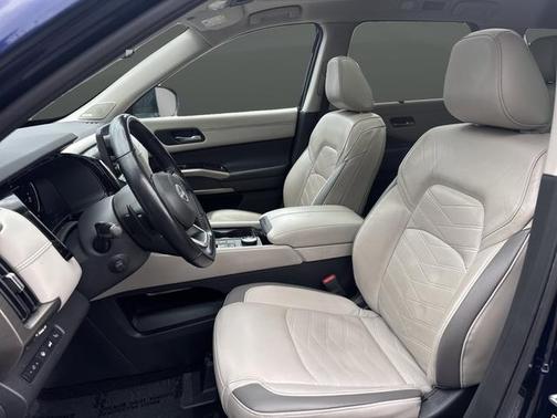 2022 Nissan Pathfinder Platinum 4WD