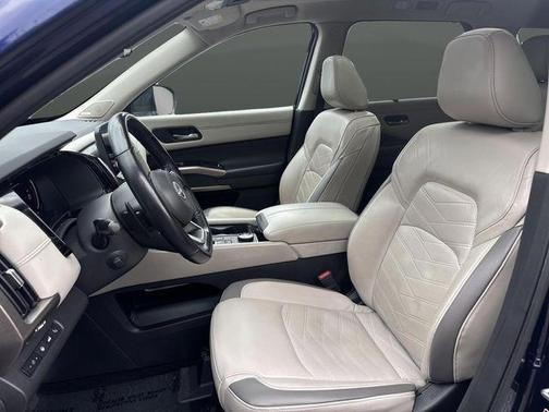 2022 Nissan Pathfinder Platinum 4WD