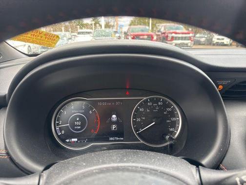 Cayenne Red/Super Black 2019 Nissan Kicks SR